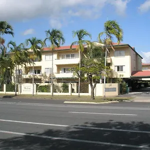 tradewinds-mcleod-holiday-apartments.queenslandhotels.net/